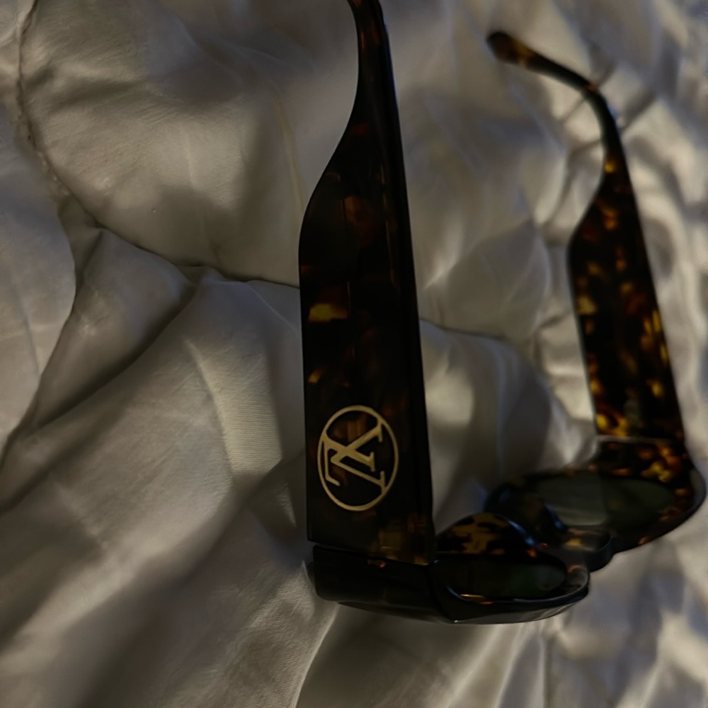 Louis Vuitton shades with box brand new arms they just don’t work for me anymore